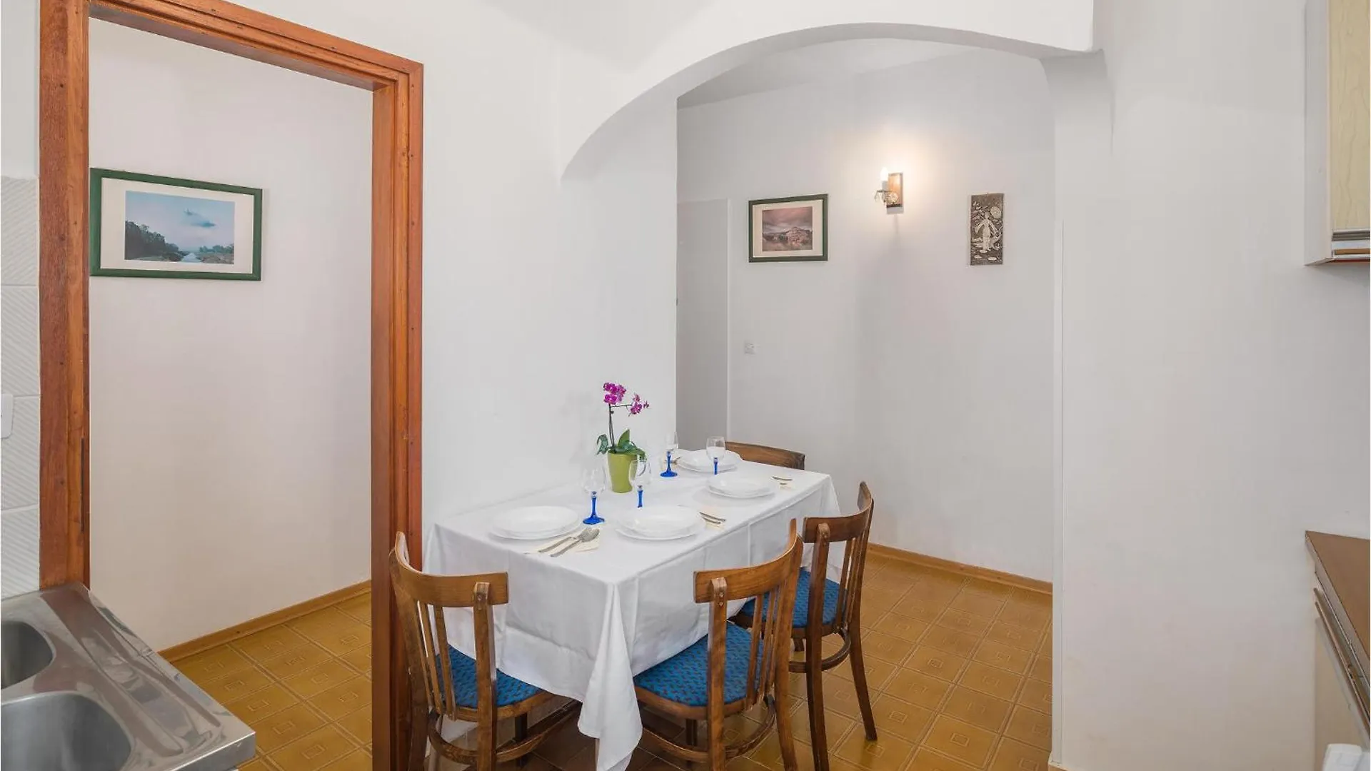 Lovely Apartment In Lovrecica With Wifi